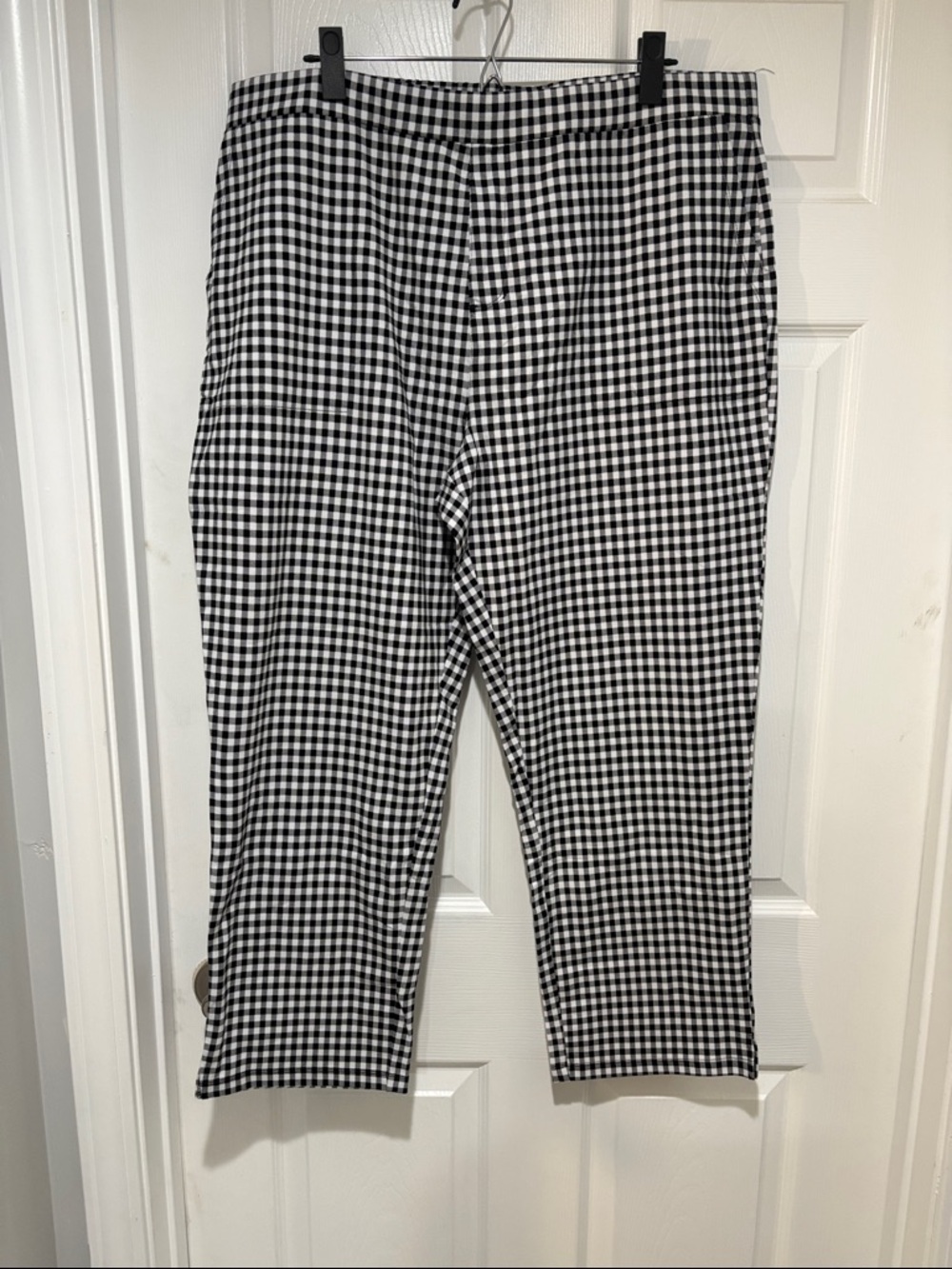 SUSAN GRAVER WEEKEND NIP Black and White Gingham Crop Pants